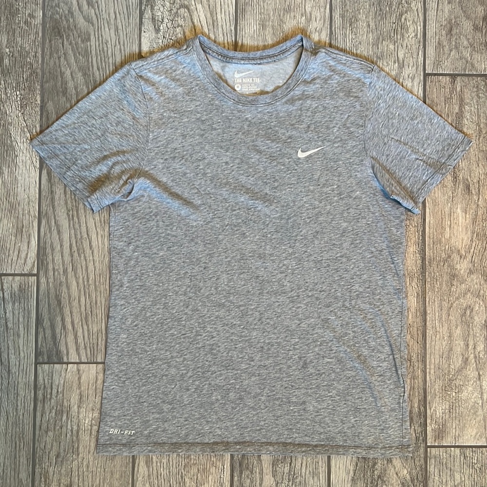 NIKE DRI FIT gray shirt S